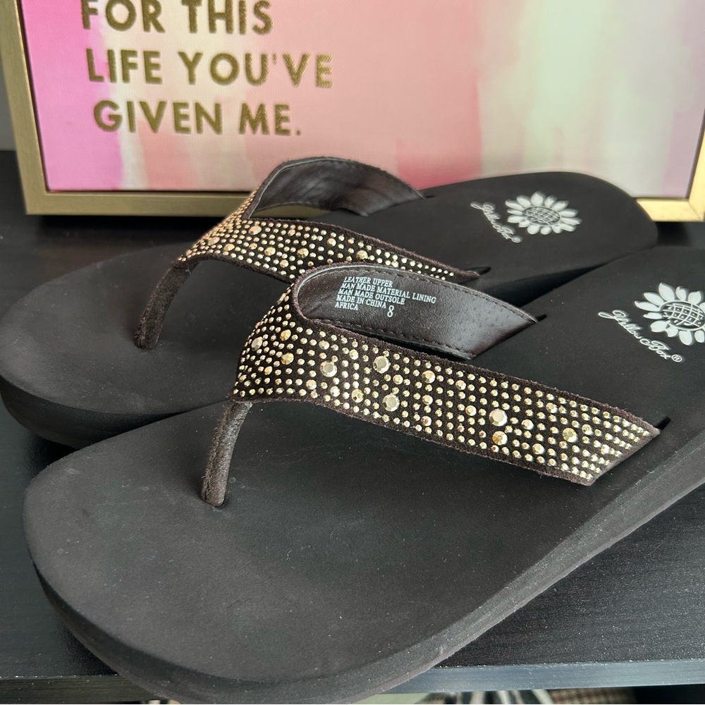 Yellow Box Flip flops - Picture 2 of 7
